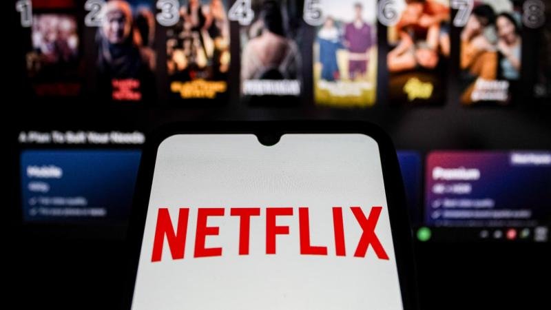 Netflix edges past earnings expectations, reports 325 million global subscribers